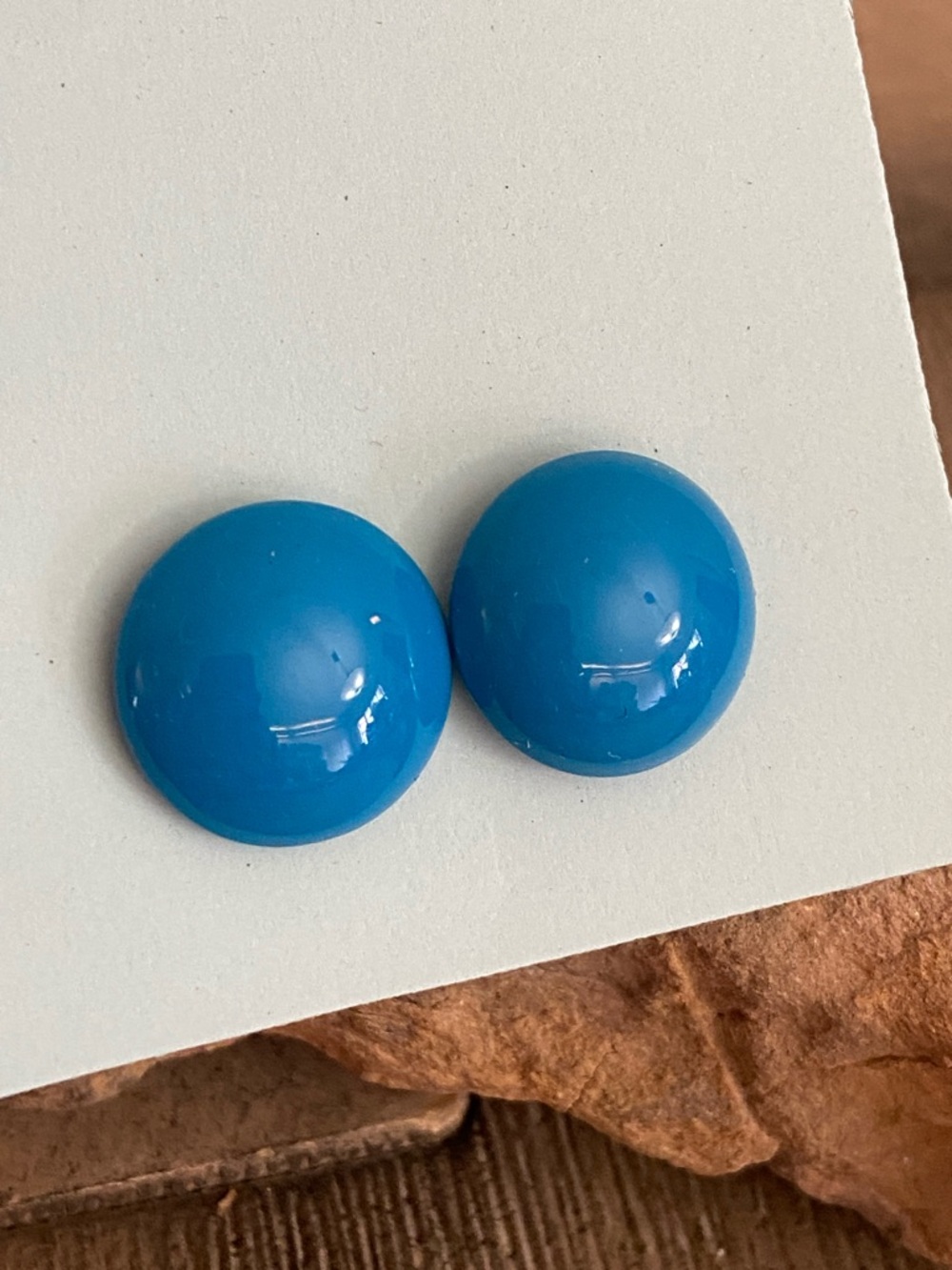 5/$10❤️❤️❤️Vintage 90s Bright Blue Enamel Metal Dome Post Studs Earrings